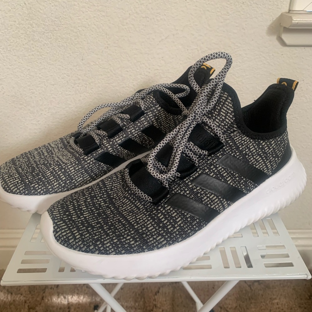 Addidas sneakers in kids size 7 which can be worn as a womens size 8.5